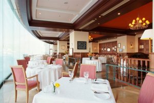 フレンチを気軽に楽しめるホテルのメインダイニング