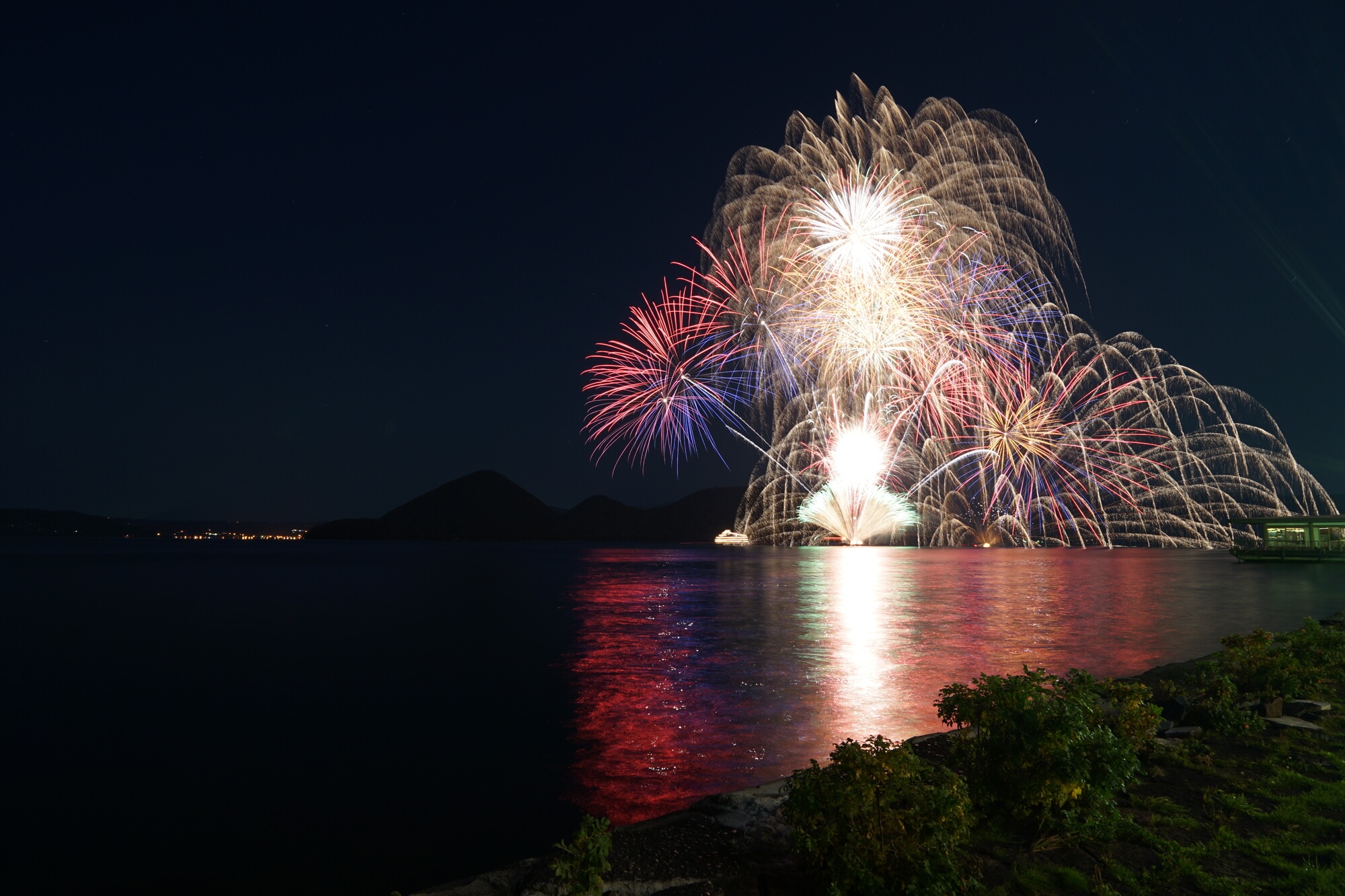 洞爺湖は10月まで！ まだ楽しめる北海道のオススメ花火大会 | リゾ・トーヤ
