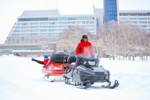 冬の人気アクティビティ「雪上遊覧」