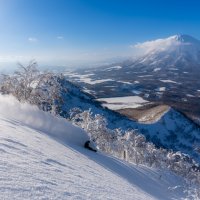北海道でパウダースノースキー体験　ヘリで尻別岳のバックカントリースキーへ