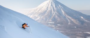 北海道でパウダースノースキー体験　ヘリで尻別岳のバックカントリースキーへ