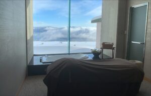 大自然を独占する、洞爺湖ビューのトリートメントルーム（個室）